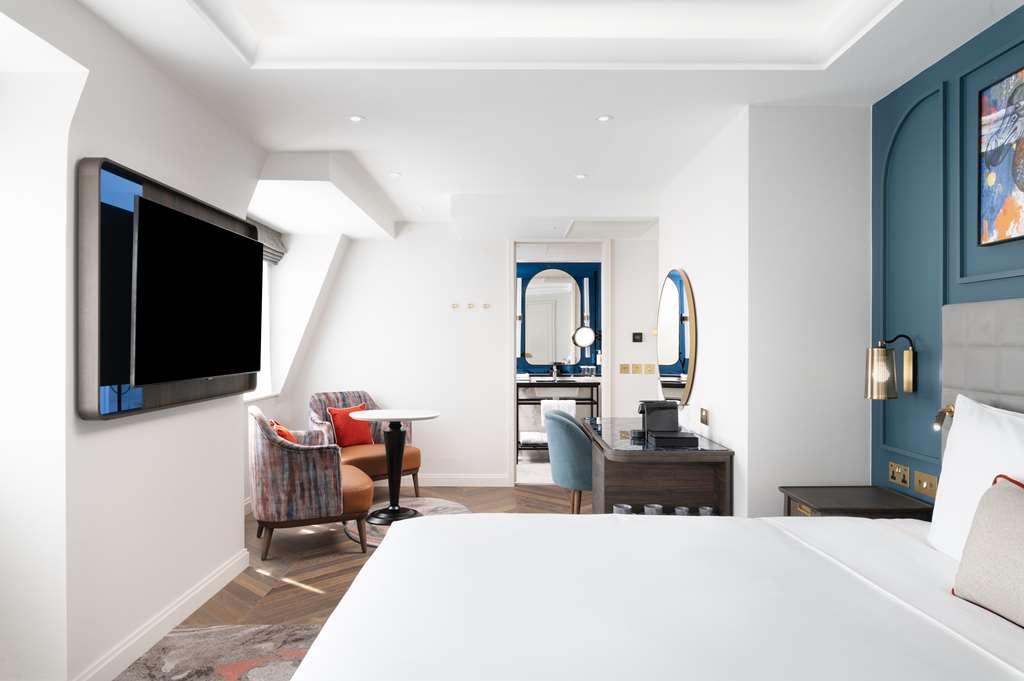 Lost Property St Pauls London, Curio Collection By Hilton Room photo